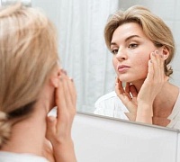 Врач-дерматолог, косметолог Елена Васильева эксклюзивно для «СЭ» назвала процедуры, на которые стоит обратить внимание после 40 лет 